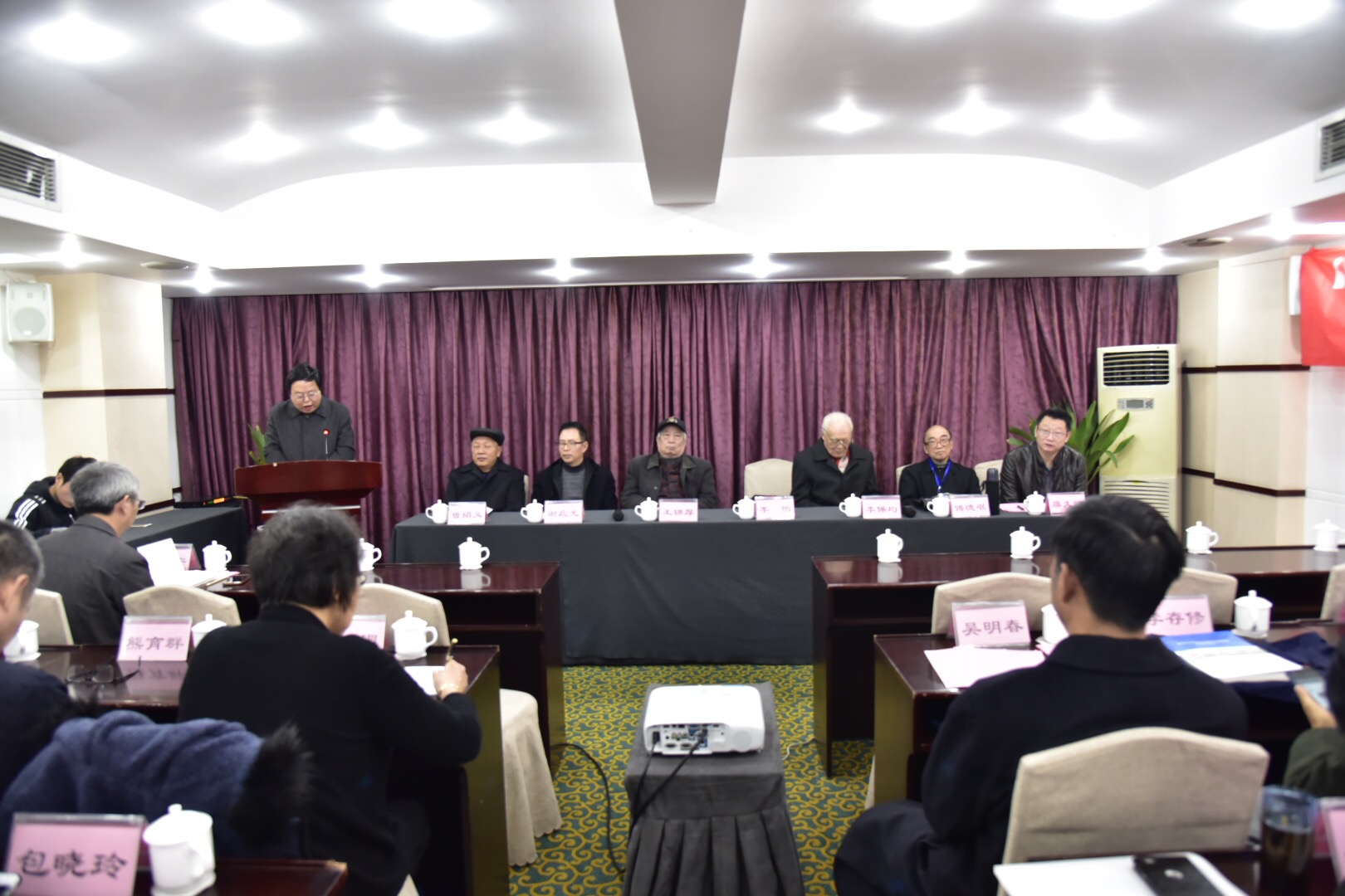 英国上市公司365文学与新闻学院院长 李怡教授.jpg